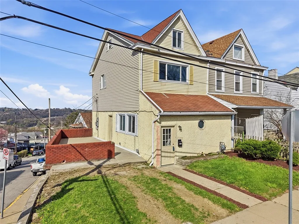 1656 Dellrose St photo 1