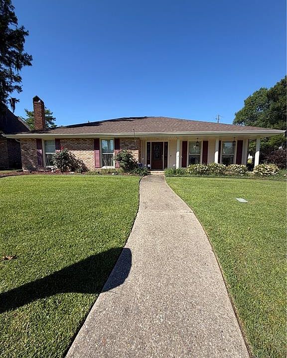 1st image of 10 Voison Dr