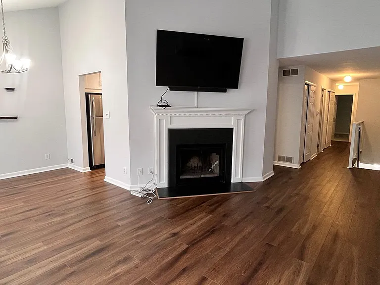 802 Cypress Point Cir #B — Photo 4