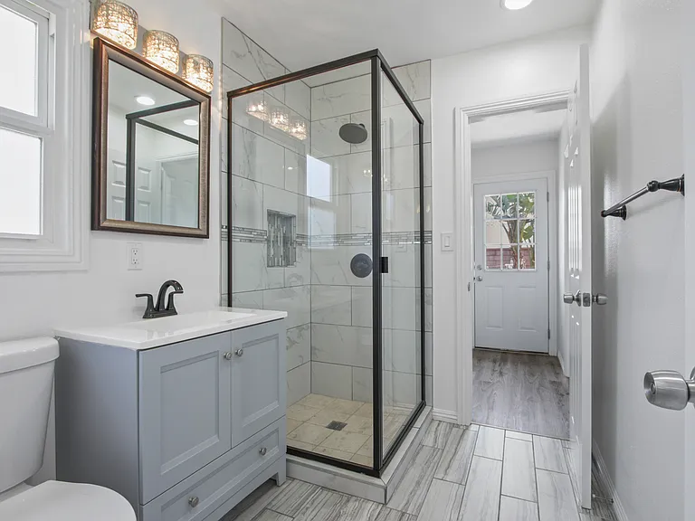 785 N Victoria Dr — Photo 8