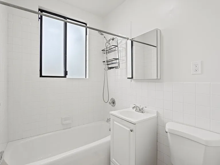 2935 Van Ness Ave #7 — Photo 7