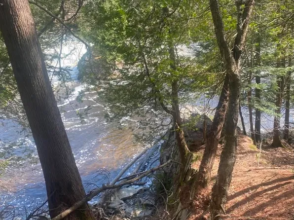 (undisclosed Address), Saint Johnsbury, VT 05819