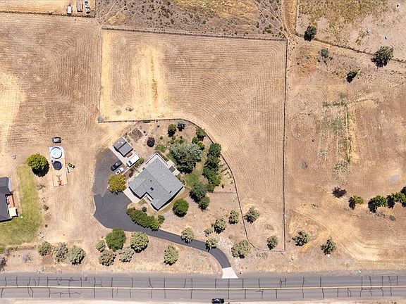 5th image of 2165 SE Sagebrush Dr