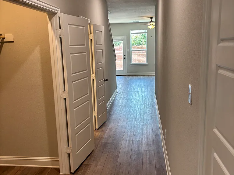 2125 Layla Dr — Photo 4
