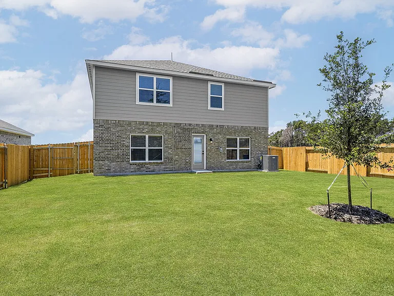 1005 Holly Dr — Photo 15
