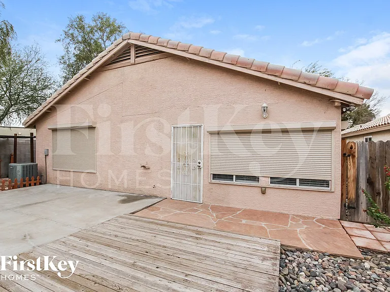 8420 W Wethersfield Rd — Photo 14