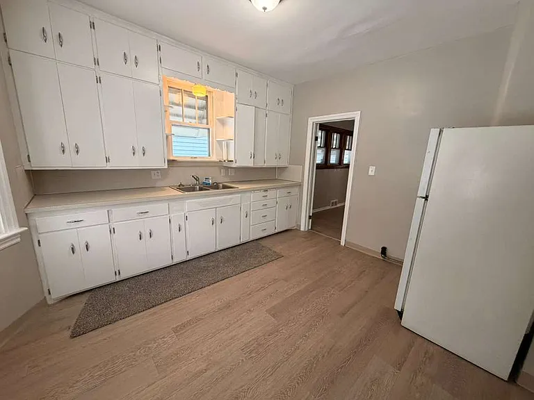 324 E Oakland St — Photo 9