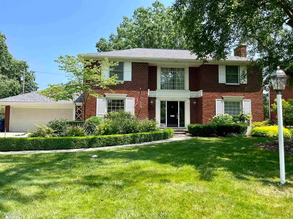 1044 Whittier Rd, Grosse Pointe Park, MI 48230