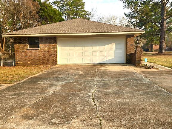 4th image of 201 Dowdle St