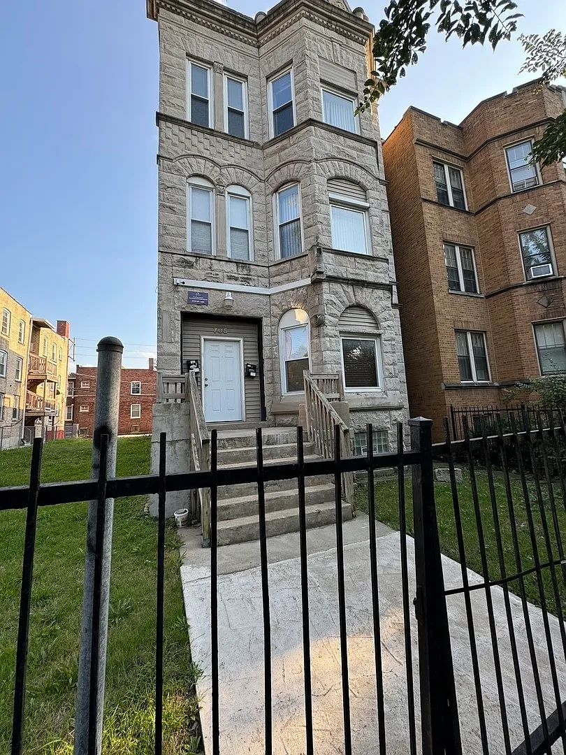 4 bed, 1500 sqft, $2,100 — Photo 1