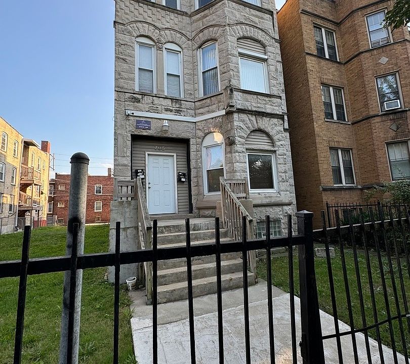 1st image of 705 W Garfield Blvd APT 1