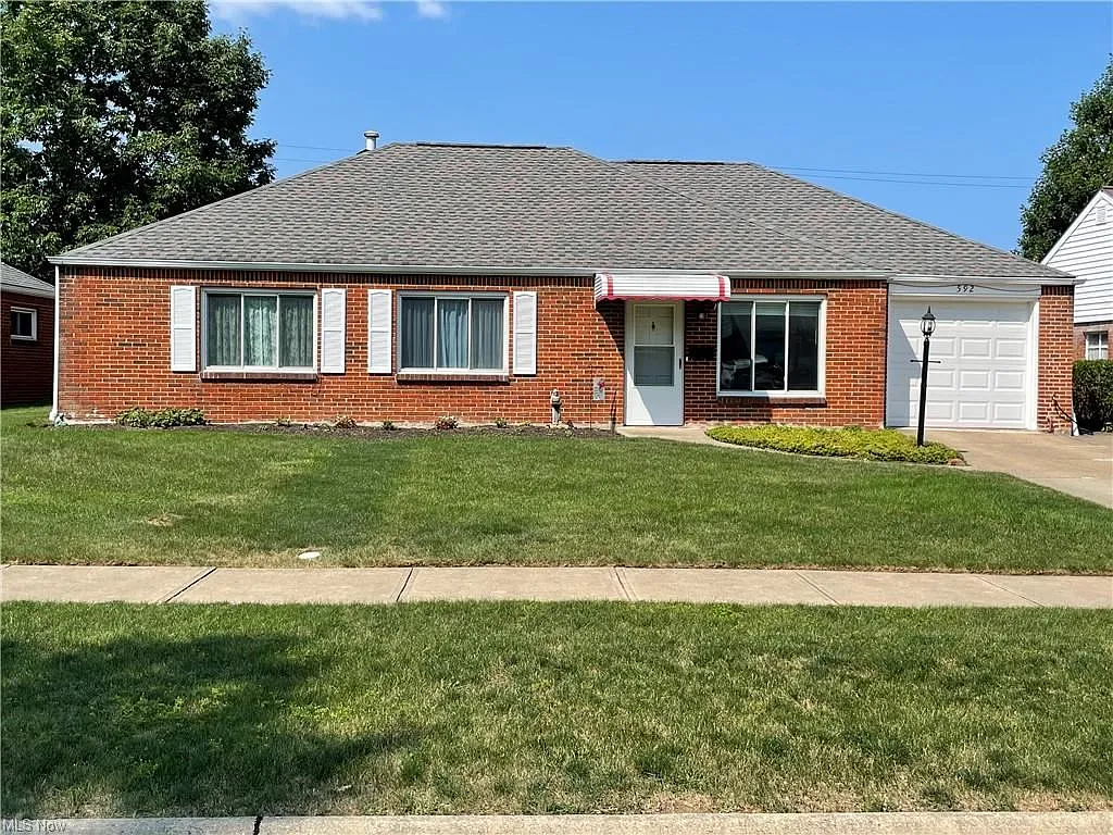 592 Sycamore Dr photo 1