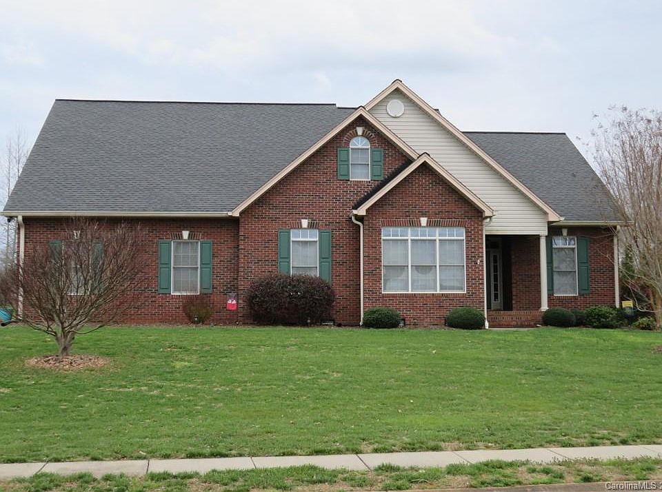 1st image of 729 Cedar Hill Dr