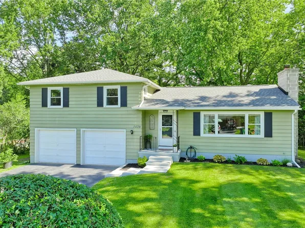 1038 Whalen Rd, Penfield, NY 14526