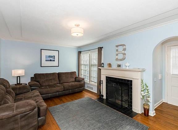 3rd image of 7130 Charlotte St