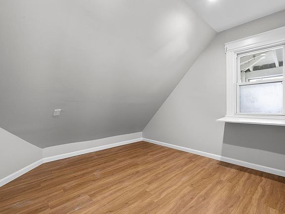 5th image of 206 Quaker Ln S #3