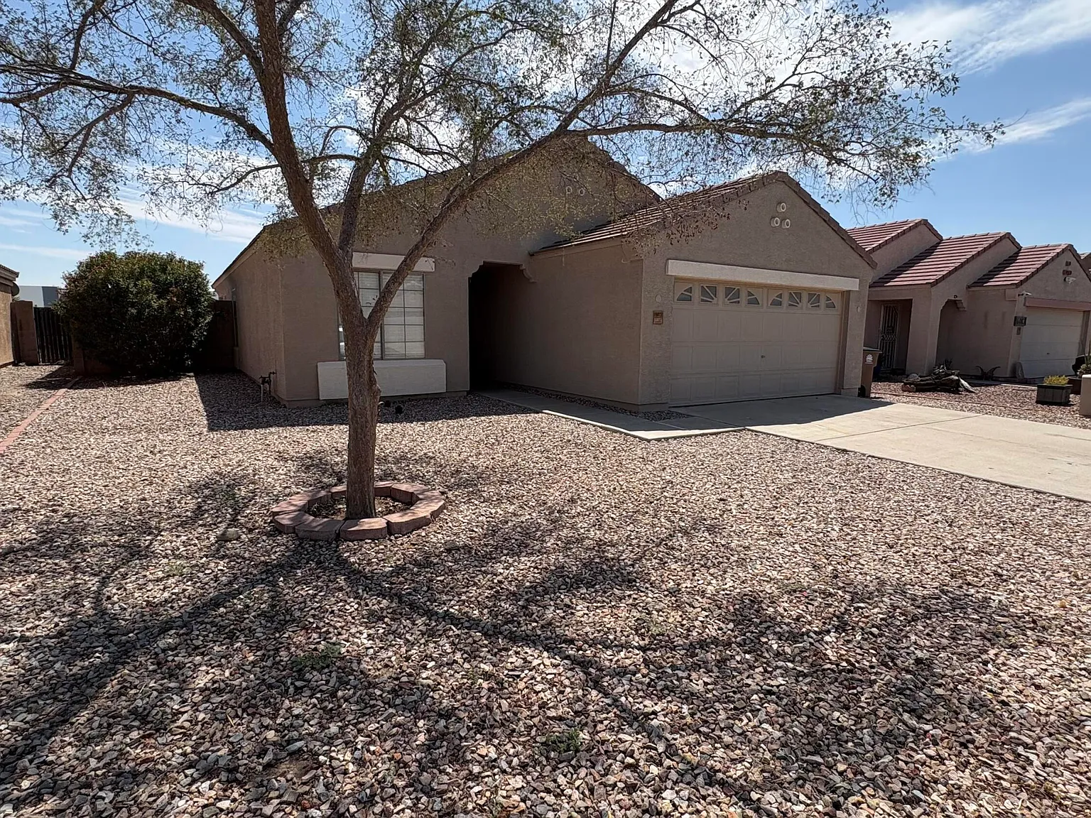 3 bed, 2.0 bath, 1305 sqft, $1,799 — Photo 3