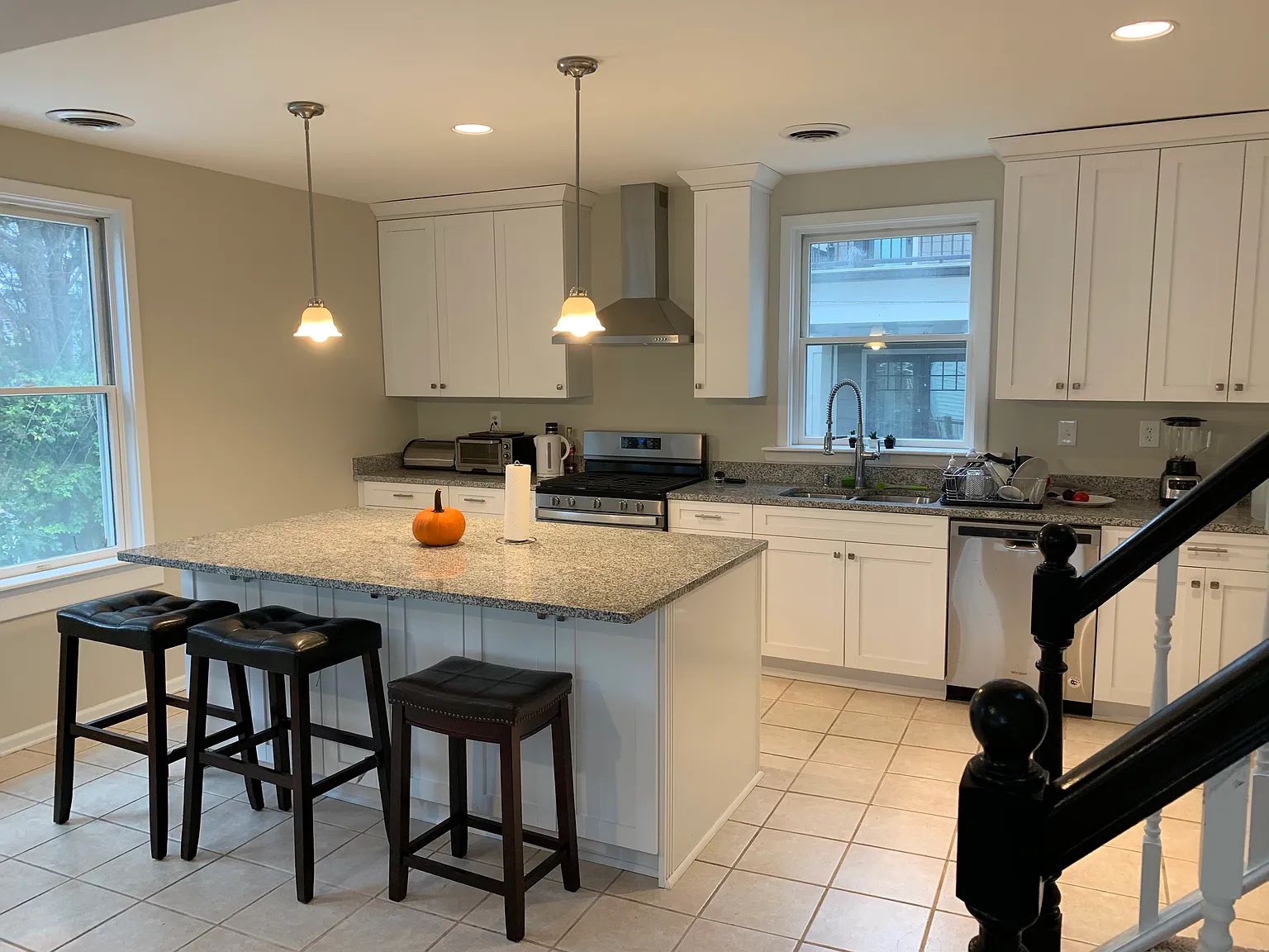 5 bed, 6500 sqft, $1,350 — Photo 3