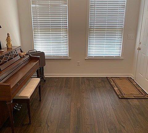 Sun Room- Piano Included