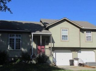 530 Hoover St, Pomona, KS 66076