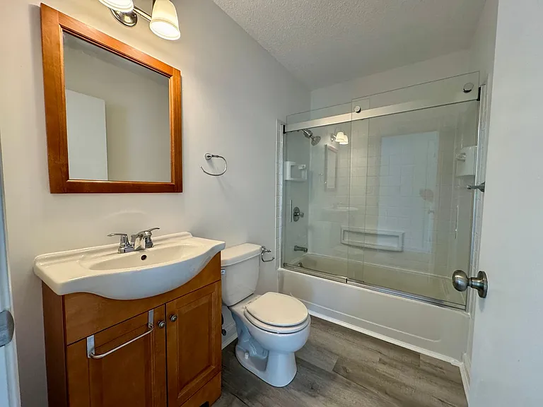 325 Austin Street — Photo 8