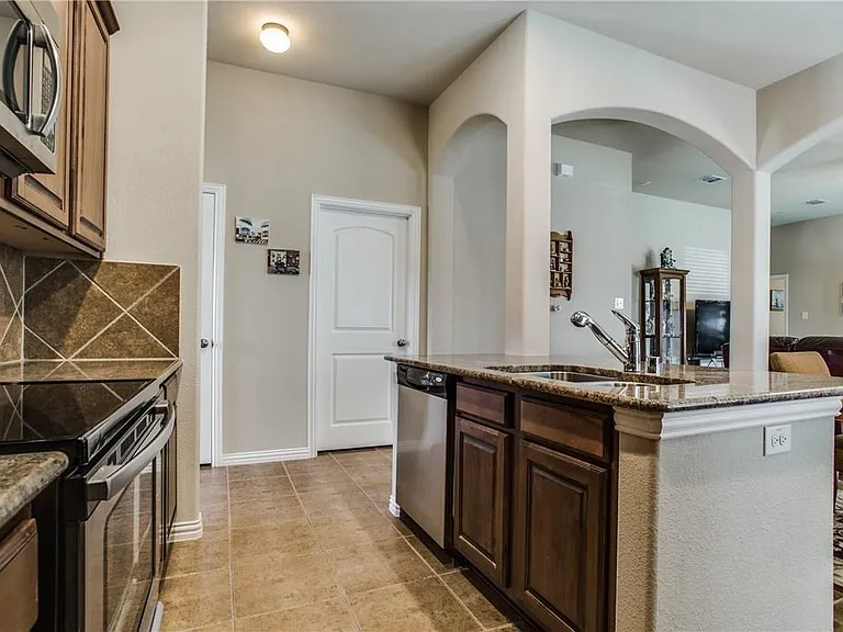 941 Lake Worth Trl — Photo 4