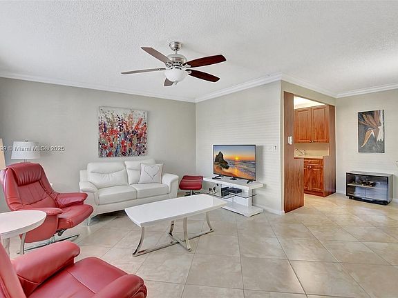 2nd image of 1043 Cambridge #1043-C