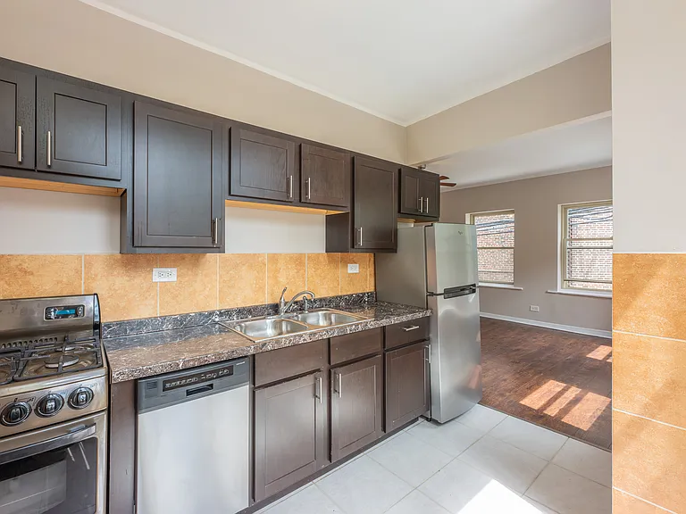 5511 n Kenmore — Photo 9