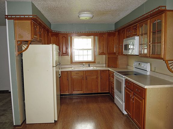 5th image of 1105 Wyvonne St