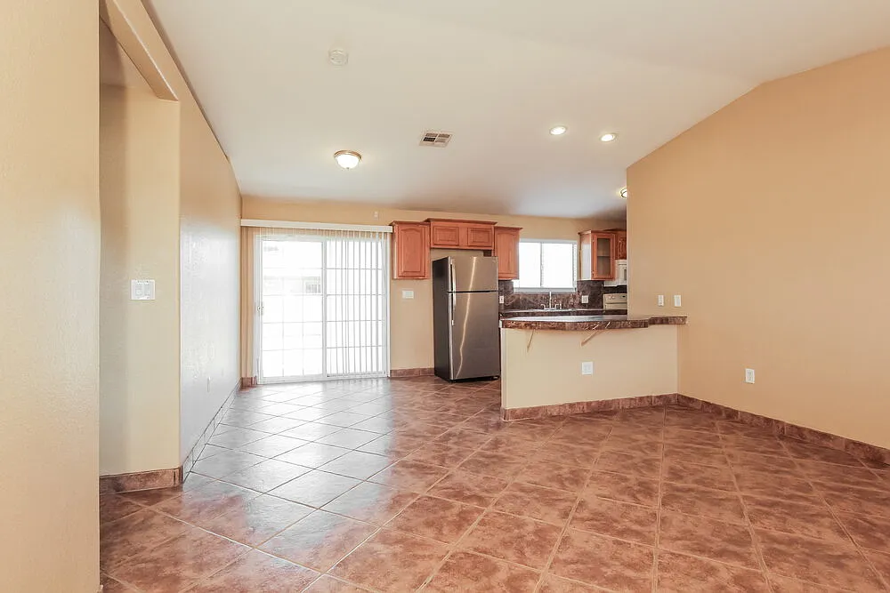 3 bed, 2.0 bath, 1486 sqft, $1,755 — Photo 3