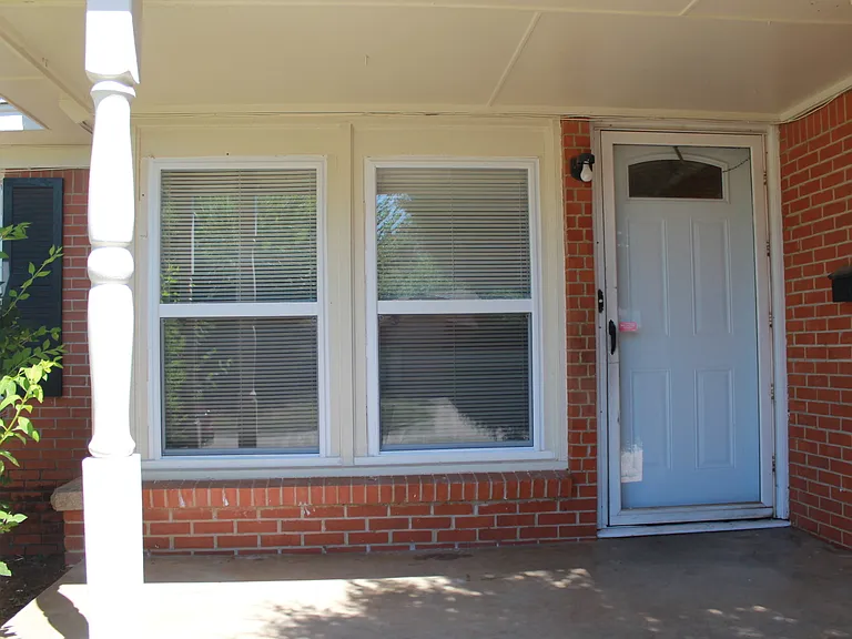 641 E Frolich Dr — Photo 2
