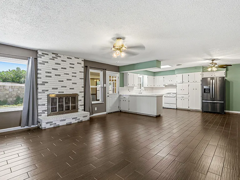 8700 Cielo Vista Dr — Photo 8