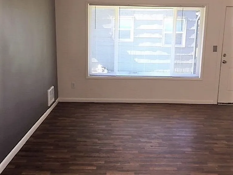 214-285 Cypress 254 256 Colorado — Photo 3