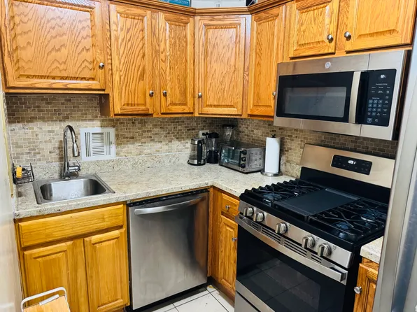 1270 East 51st Street 6H image 3 of 15