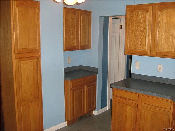 2nd image of 25 Lockwood Ave