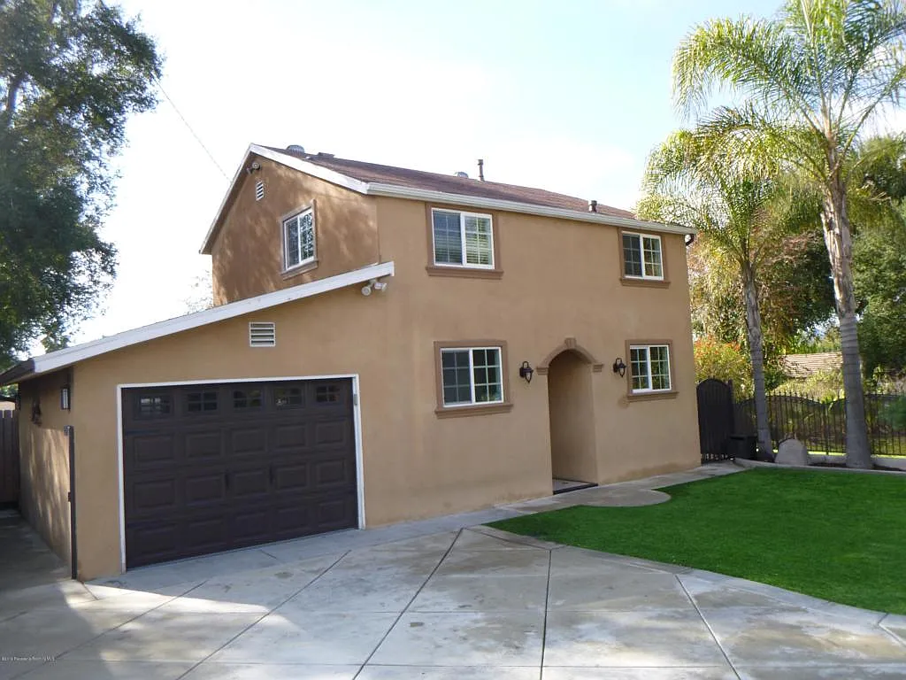 4 bed, 1.5 bath, 1100 sqft, $3,600 — Photo 2