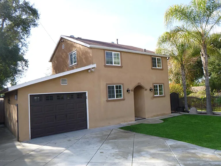 770 W Altadena Dr — Photo 2