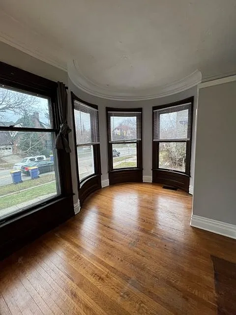 209 College Ave NE #1