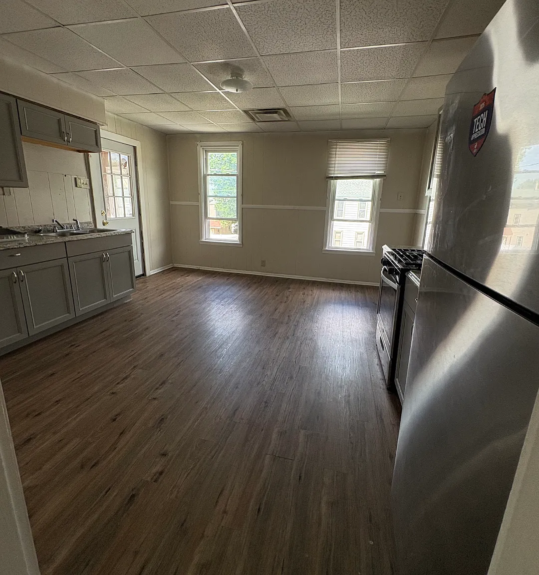 2 bed, 875 sqft, $1,100 — Photo 2