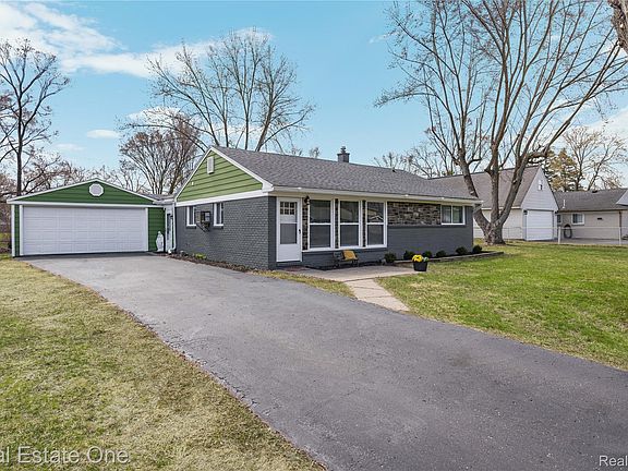 2nd image of 4913 Rioview Dr