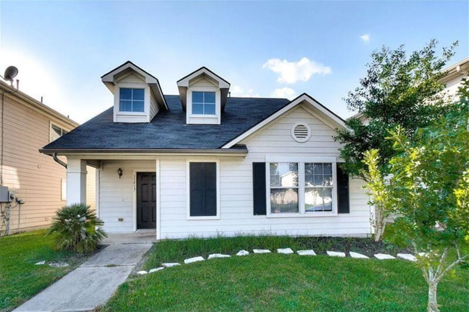 This spacious 4-bedroom home close to Texas Medical Center — Photo 1