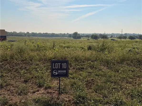 1065 Aria Dr, Raymore, MO 64083