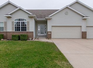 2413 Radcliffe Dr SW, Cedar Rapids, IA 52404