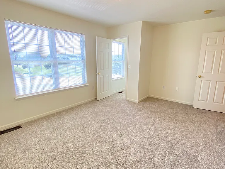 104 Windstone Dr — Photo 16