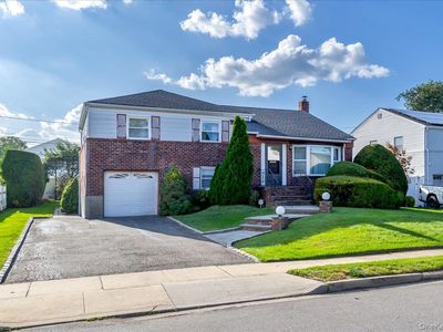 144 Orchard Street, Plainview, NY, 11803