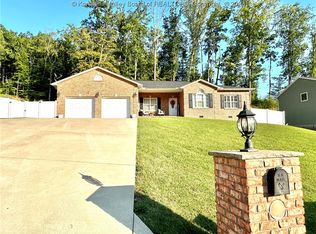 62 Russell St, Winfield, WV 25213