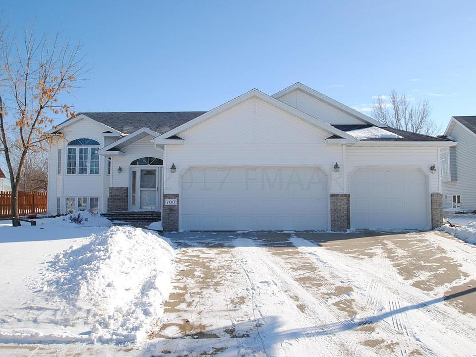 1st image of 700 Sommerset Ln