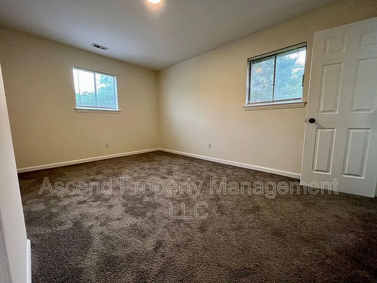 903 Valerie Ln — Photo 27