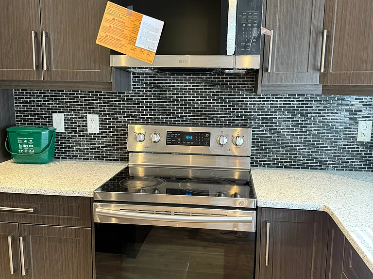 208 Barrett St — Photo 14