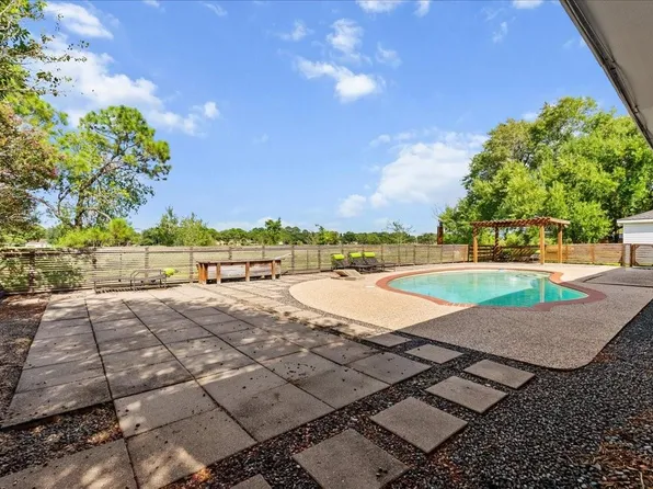 15319 Diana Ln, Houston, TX 77062